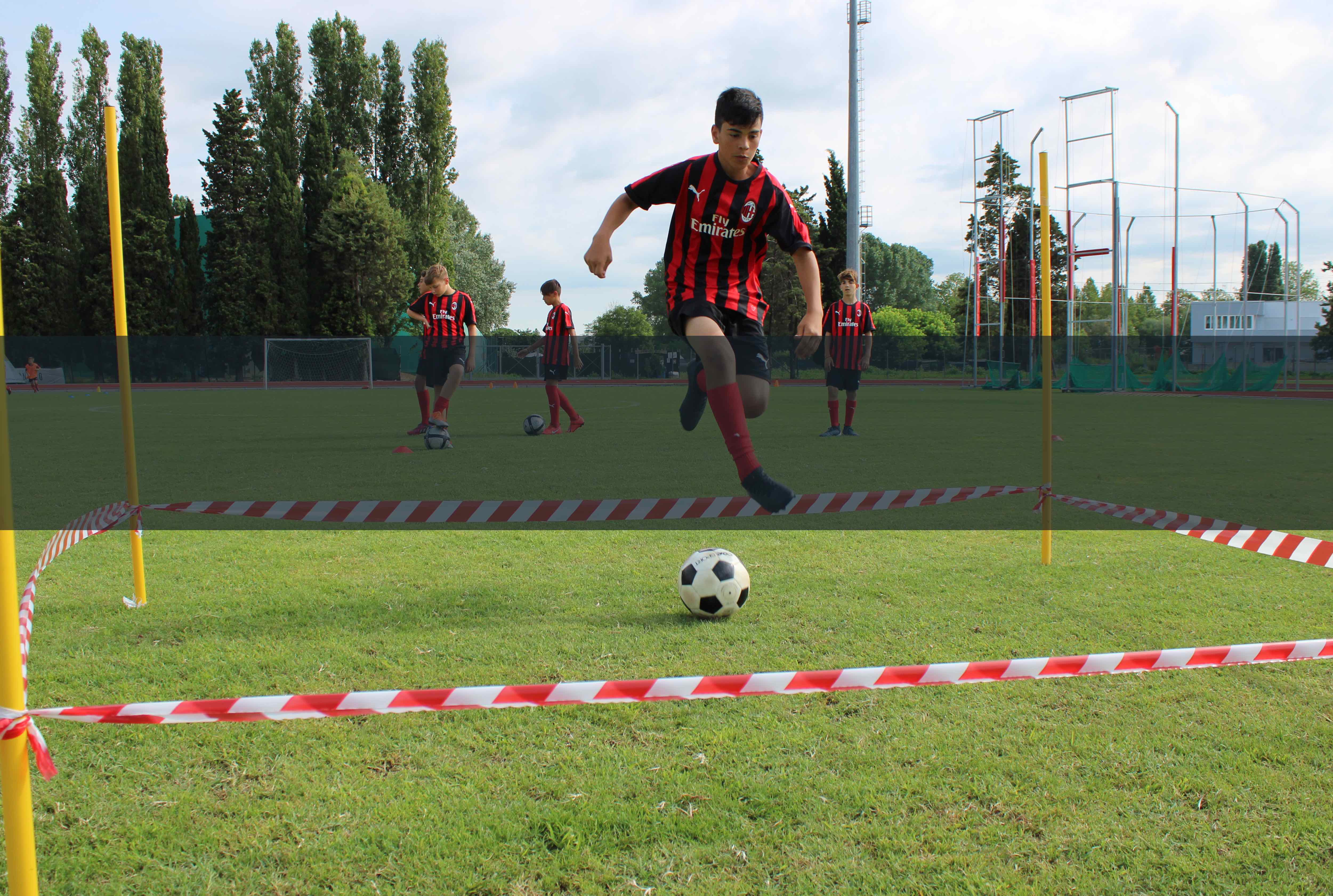 PŘIPRAVUJEME FOTBALOVÉ KEMPY AC MILÁN - LÉTO 2025